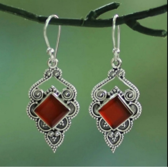 Jewelry - 🎀Beautiful Vintage Style Drop Earings